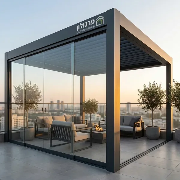 פרגולה עם פאנלים זכוכית במרפסת פנטהאוז